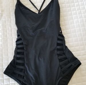 Bar lll black cutout one piece small